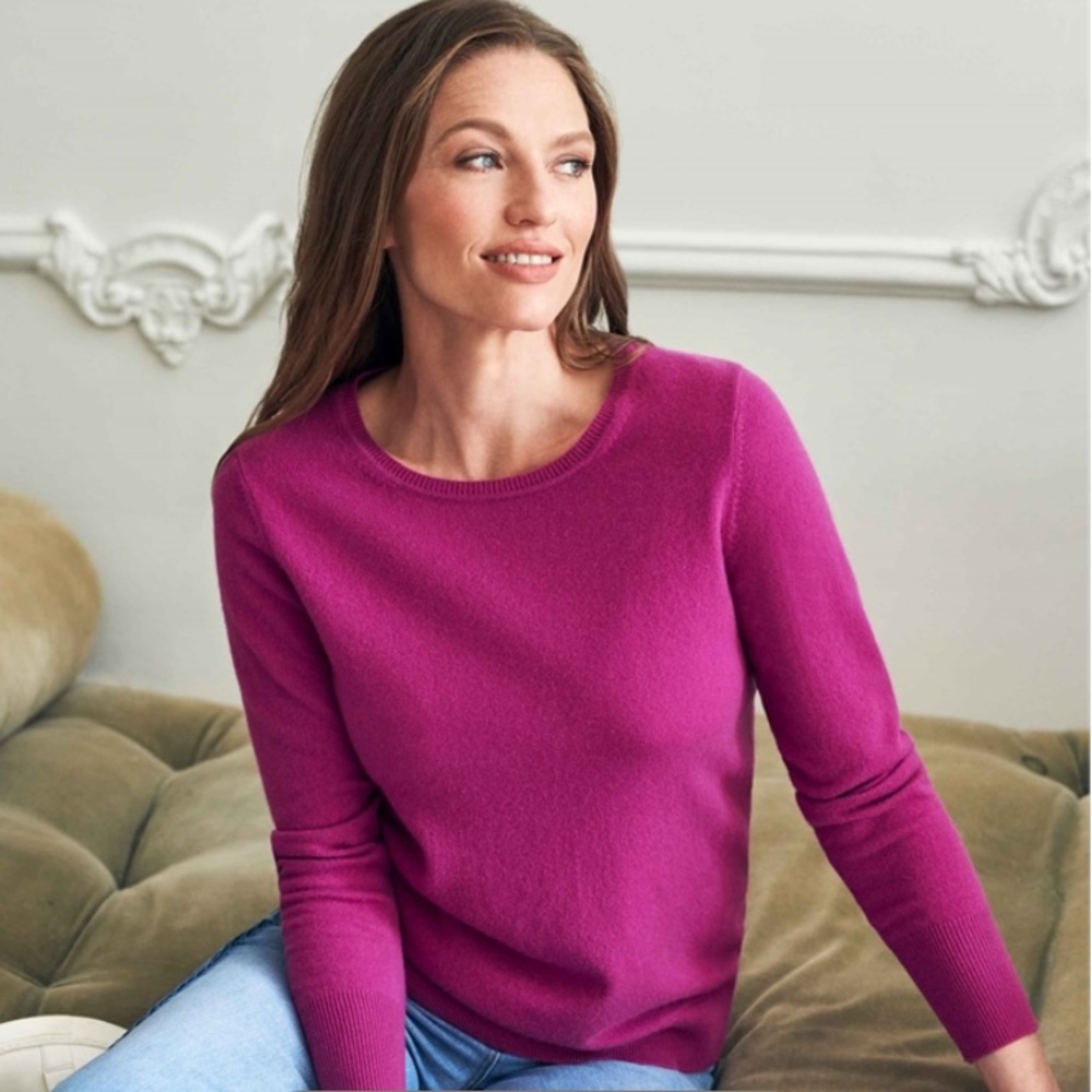 FINAL SAL! Qi Cashmere Crewneck Sweater